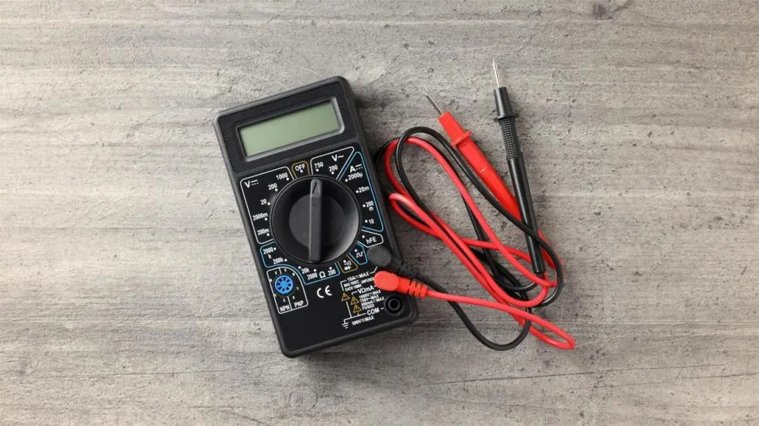Voltmetro nero - Per misurare i valori di tensione